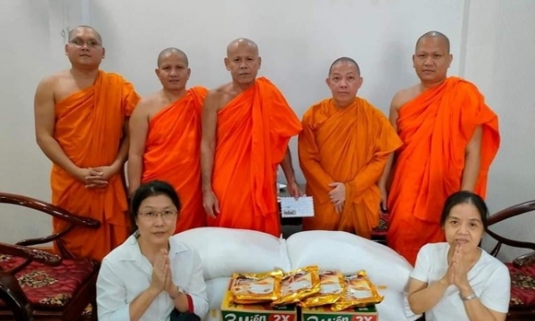 Chùa Từ Quang (TP.HCM) thăm, cúng dường các chùa Phật giáo Nam tông Khmer trong tỉnh Trà Vinh