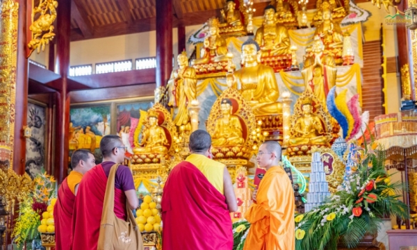 Chư Tăng đến từ đất nước Bhutan thăm chùa Ba Vàng