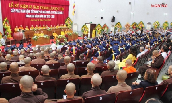 Học viện Phật giáo VN tại Huế kỷ niệm 25 năm thành lập, cấp phát văn bằng Cử nhân và Thạc sĩ