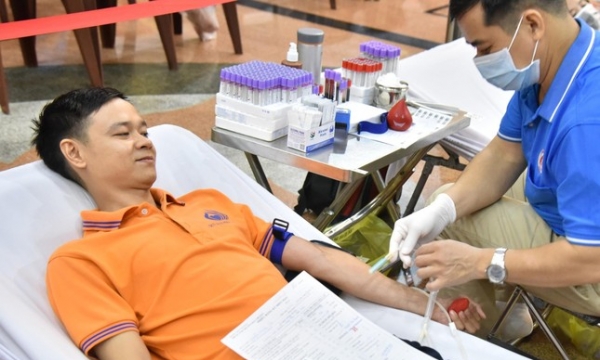 Hơn 300 bạn trẻ về chùa Giác Ngộ (quận 10) hiến máu nhân đạo