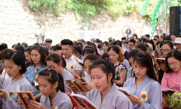 Giới trẻ học sống lành mạnh từ Phật pháp