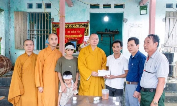 Ban Trị sự GHPGVN tỉnh Thanh Hoá hỗ trợ gia đình có nạn nhân tử vong do mưa lũ