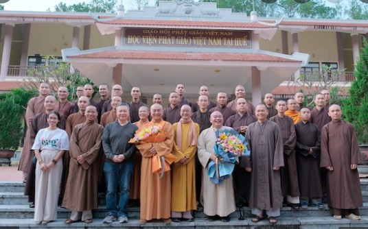Đoàn Học viện Phật giáo Tam Tạng Đài Loan thăm Học viện PGVN tại Huế