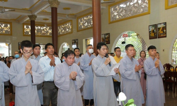 Lễ quy y tại chùa Bửu Long