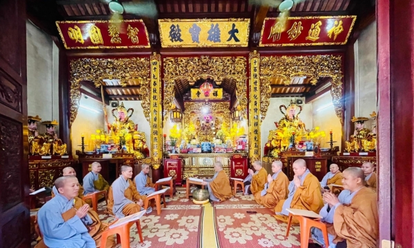 Chư Ni huyện Vĩnh Lộc tập trung Bố tát tụng Giới tại chùa Tường Vân