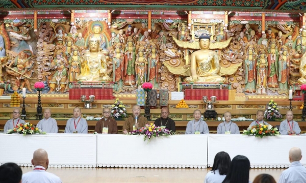 Hàn Quốc: Vấn đáp Phật pháp tại khóa tu “Nương bóng tăng già”