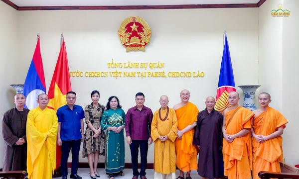 Đại đức Thích Trúc Thái Minh thăm tổng lãnh sự quán Việt Nam của 4 tỉnh Nam Lào