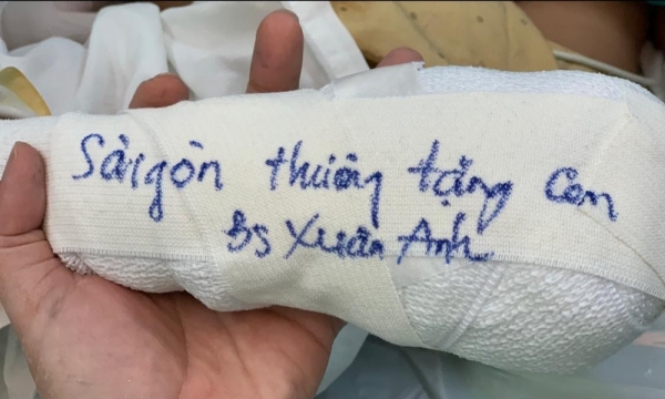 Bác sĩ ở TP.HCM và nhiều người tặng bé gái 5 tuổi ở Hà Giang 'bàn tay' mới