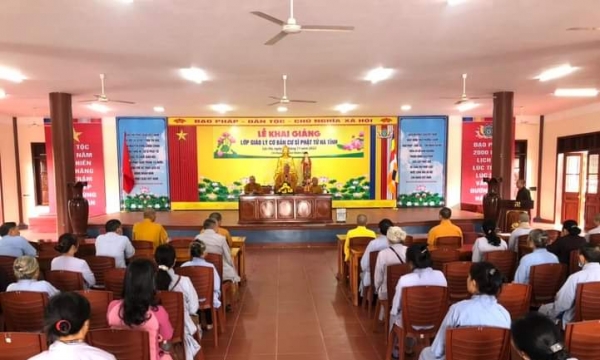 Lễ khai giảng lớp giáo lý căn bản cho Cư sĩ Phật tử Hà Tĩnh