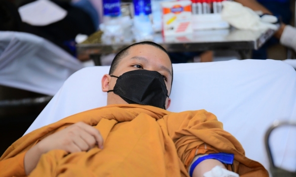 Gần 300 Tăng Ni và Phật tử về chùa Giác Ngộ tham gia hiến máu cứu người
