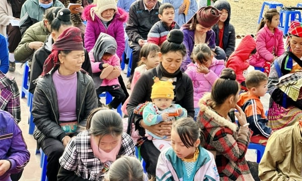 Chùa Hòa Phúc trao tặng 100 suất quà Tết cho các gia đình có hoàn cảnh khó khăn tại huyện Quỳnh Nhai, Sơn La