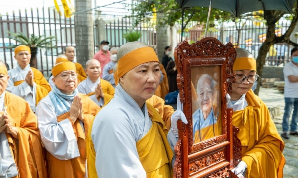 Lễ truy niệm, phụng tống kim quan cố Ni trưởng Thích nữ Đạt Thuận nhập bảo tháp