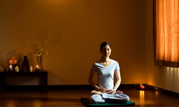 Tự thực hành thiền Vipassanā tại nhà được không?