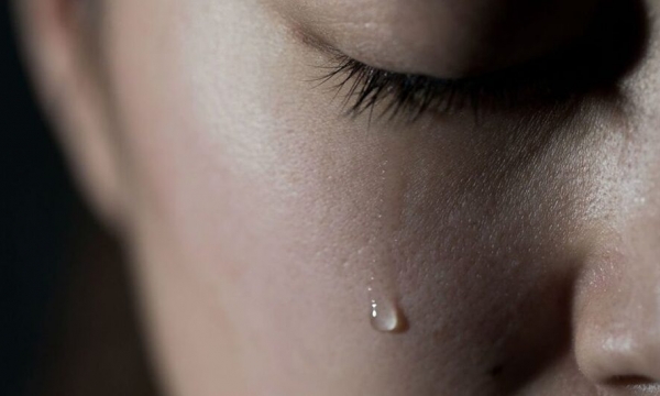 Tại sao có những người luôn dễ khóc?