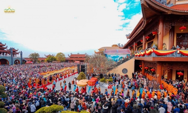 Hơn 50.000 nhân dân, Phật tử rộn ràng niềm vui trong Lễ khai hội xuân chùa Ba Vàng