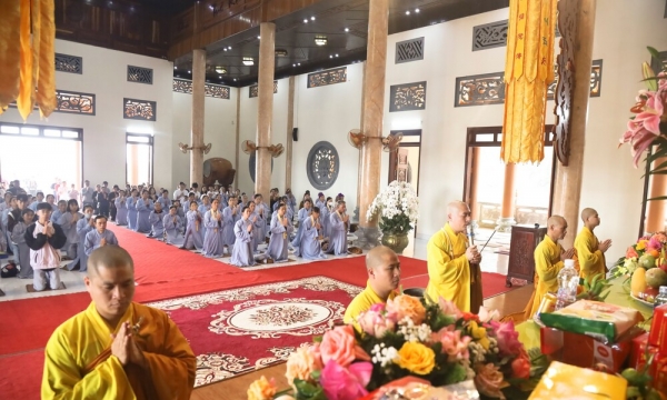 Hơn 500 thiện nam tín nữ quy y Phật tại chùa Cổ Am 