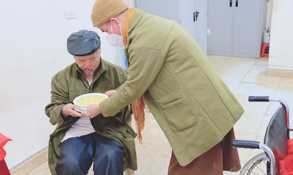 Nghệ An: Chùa Yên Thái trao 200 suất quà tết đến bệnh nhân phong 