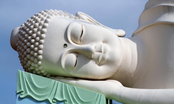 Đức Phật đã dạy như thế nào về lòng tham ái của con người?