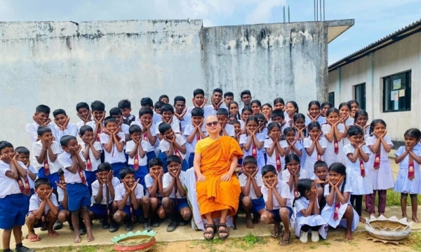 Sư thầy xây chùa, dạy tiếng Việt ở Sri Lanka