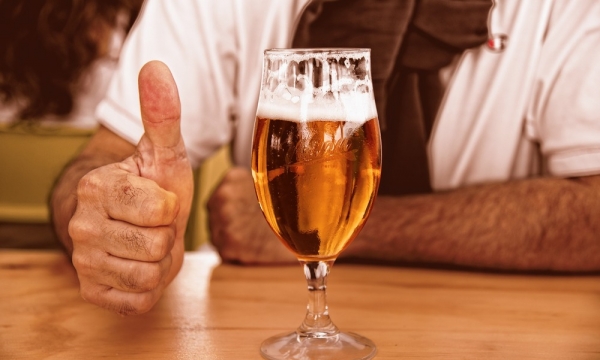 Uống bia có kiểm soát có ảnh hưởng gì đến Giới thứ 5 trong ngũ giới không?