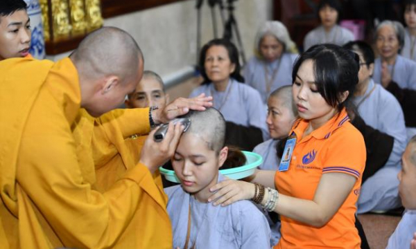 Nghi thức cạo đầu trong Phật giáo