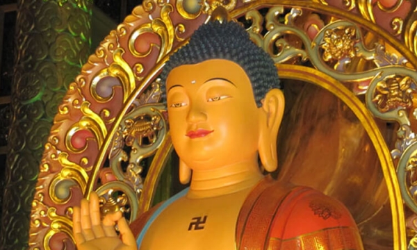 Ý nghĩa của chữ 'Vạn' trên người Đức Phật là gì?