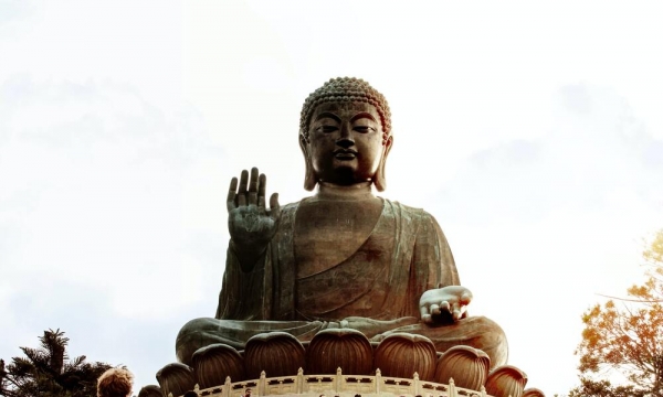 Có phải ai cũng được thờ Phật Bổn Sư?
