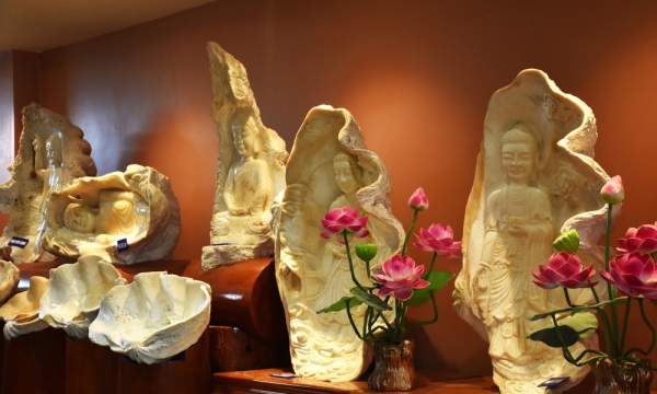 Bộ sưu tập điêu khắc tượng Phật trên vỏ ốc Trường Sa xác lập kỷ lục Việt Nam