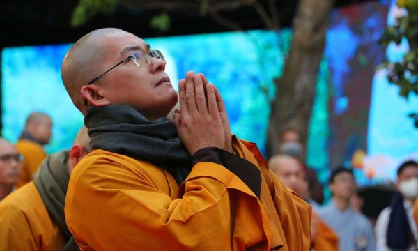 Niệm Phật không chắp tay và không thành tiếng có tạo được công đức không?
