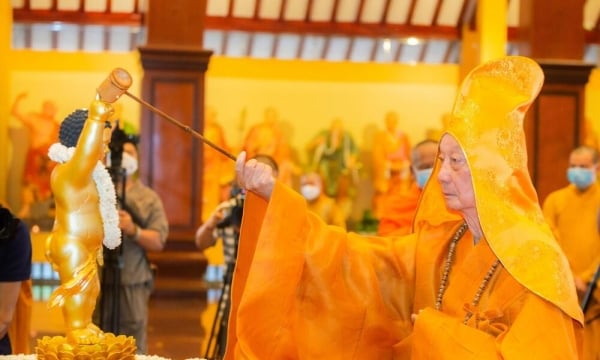 Nghi thức tắm Phật trong lễ Phật Đản bắt nguồn từ đâu?