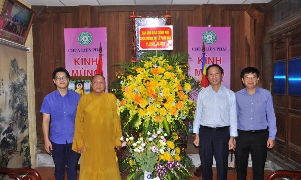 Hà Nội: Ban Tôn giáo Chính phủ thăm, chúc mừng Phật đản HT.Thích Gia Quang