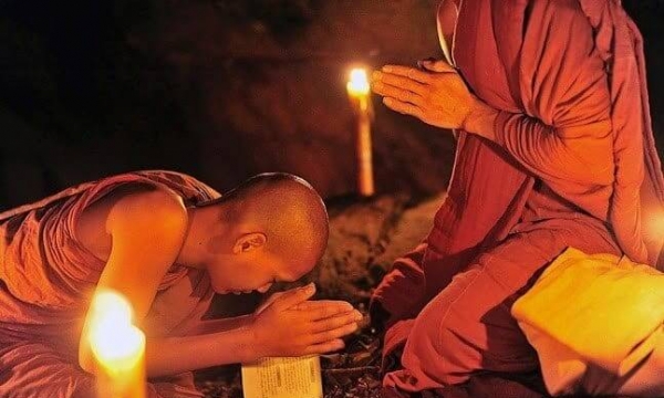 Pháp thân của Phật biến khắp hư không, vậy lễ bái hư không là được, tại sao còn hướng Tây phương lễ bái?