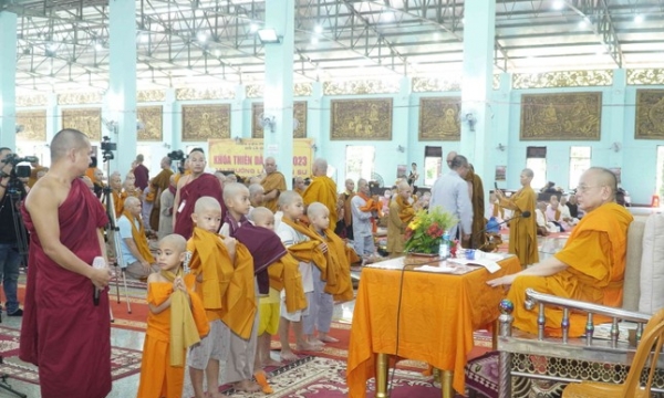Thiền viện Phước Sơn tổ chức khóa xuất gia gieo duyên cho gần 1.000 Phật tử