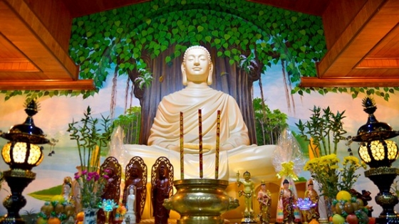 Người niệm Phật có cần phải niệm thêm chú?