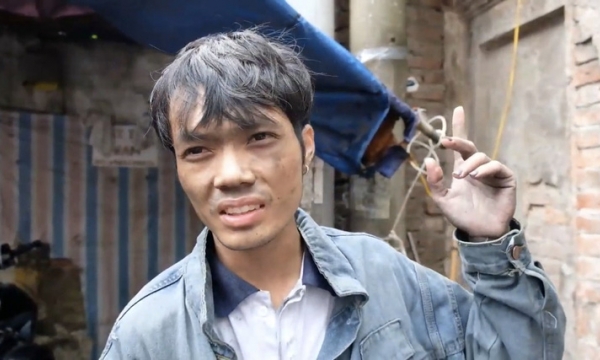 Phút giây nam shipper cứu 9 người thoát chết trong vụ cháy chung cư mini ở Hà Nội