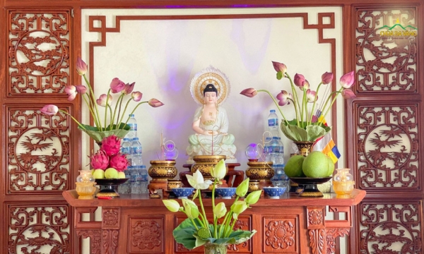 Bàn thờ Phật tại gia: Những điều cần biết để gia đình được bình an