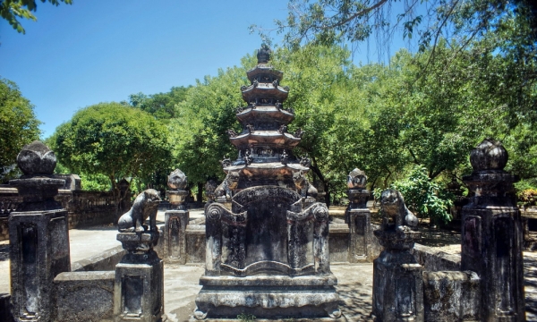 Vườn tháp cổ tuyệt đẹp của ngôi chùa nổi tiếng Bình Định