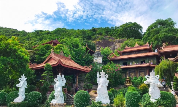 Cảnh sắc tuyệt đẹp của chùa Hang, An Giang