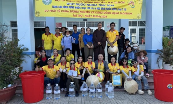 Hội Từ thiện chùa Tường Nguyên tặng 1.800 bình nước lọc đến người dân H.Gò Công Đông
