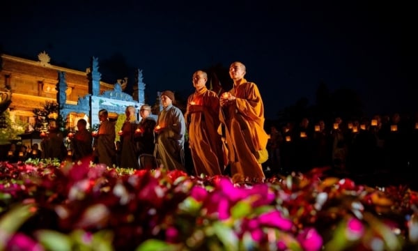Đại lễ Phật Đản tại đỉnh thiêng Fansipan thu hút hàng nghìn Phật tử, du khách 