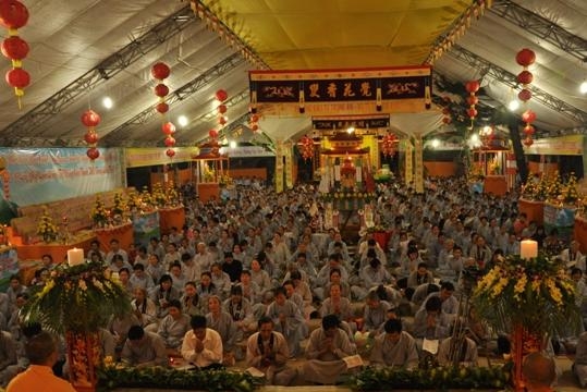 Đồng Nai: Tổ đình Phước Viên Pháp hội hoa đăng vía Phật A-Di-Đà