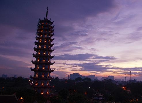Hà Nội: Chùa có ngôi tháp tôn trí nhiều tượng Phật bằng đồng nhất