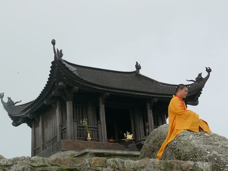 Quảng Ninh: Ngôi chùa trên đỉnh núi bằng đồng lớn nhất
