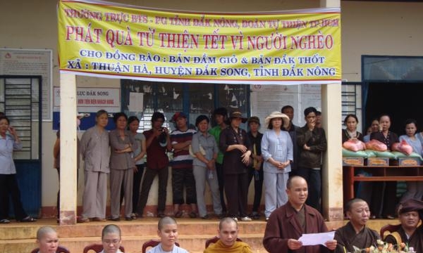 Đăk Nông: Ban Trị sự Phật giáo tặng quà đồng bào nghèo tại Đăk Song
