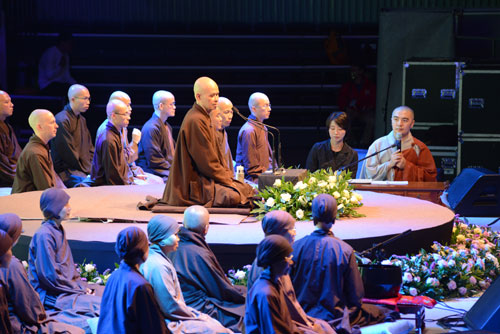 Hình ảnh chuyến hoằng pháp tại Hàn Quốc của Thiền sư Nhất Hạnh