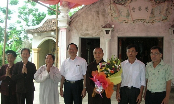 Nghệ An: Lãnh đạo huyện Quỳnh Lưu  thăm, chúc mừng các chùa nhân đại Lễ Phật đản