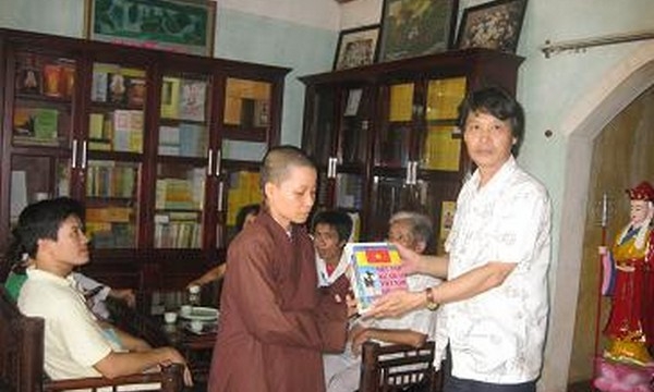 Doanh nhân Nguyễn Mạnh Hùng nói chuyện Phật pháp ứng dụng ở chùa làng