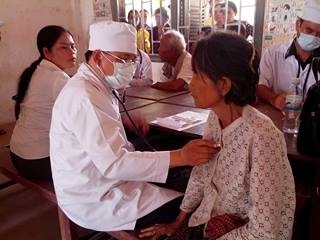 Bình Phước: Khám, phát thuốc miễn phí cho 300 bà con dân tộc nghèo tại chùa Đức Hạnh