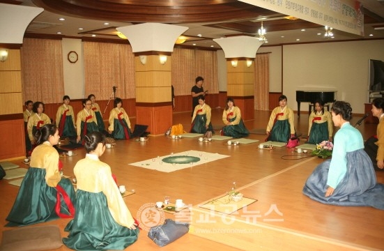 Hàn Quốc: Chùa Tam Quang tổ chức lễ Trung thu cho gia đình đa văn hóa