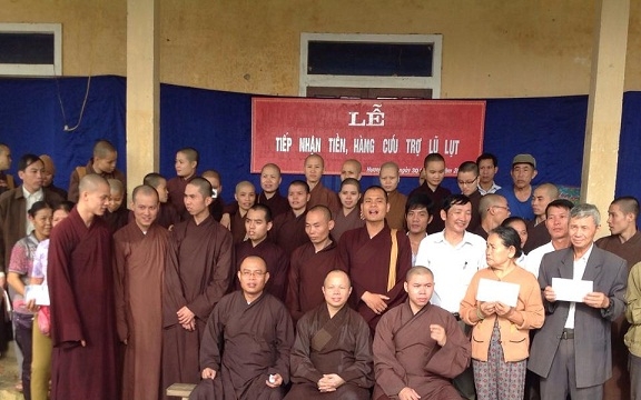 Hà Tĩnh: Trường TCPH tỉnh Hải Dương ủng hộ đồng bào bị bão lũ
